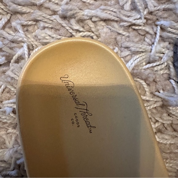 Sandals New Universal Thread Women's Polly Woven Slide Yellow  6 - Picture 4 of 4